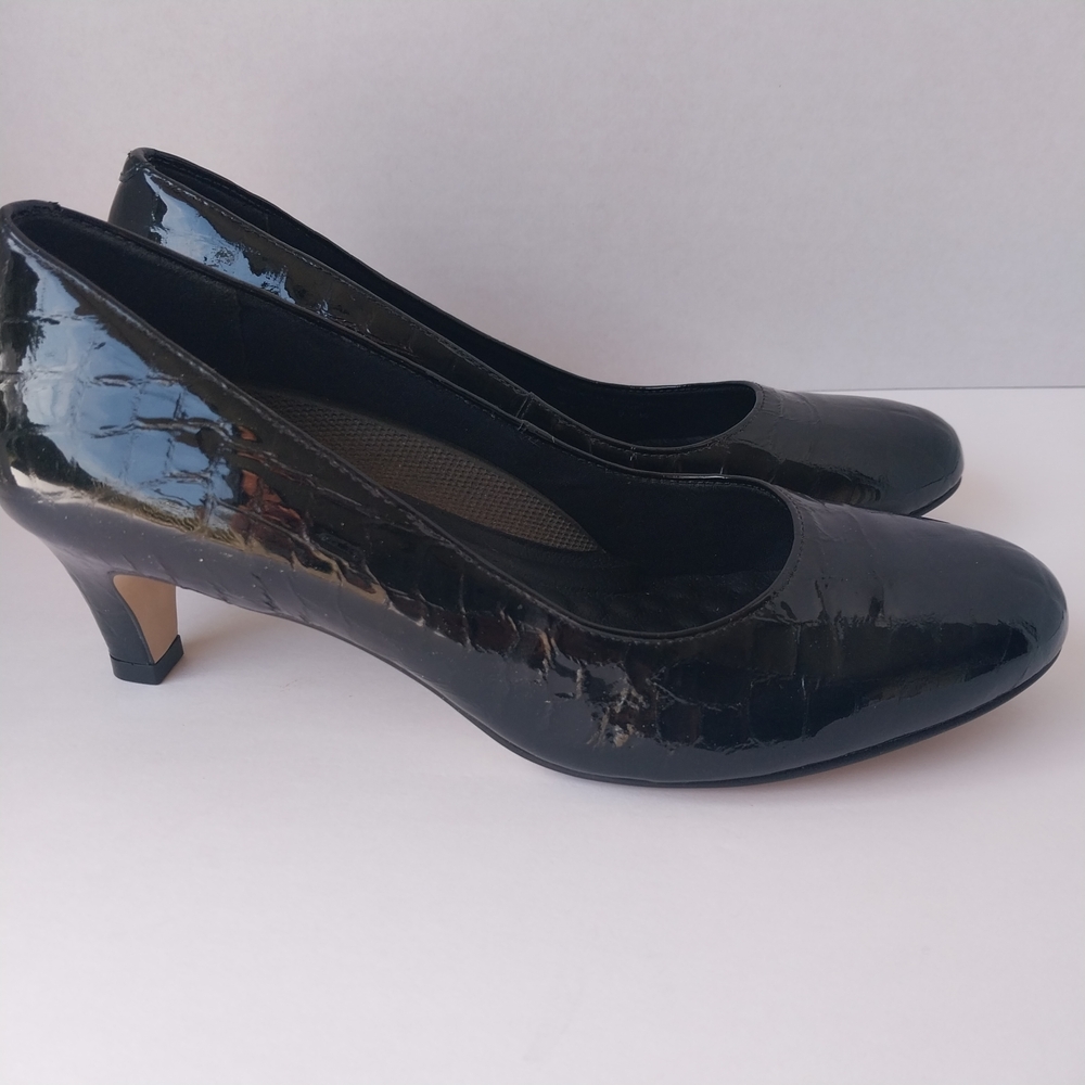 Walking Cradles‎ Black Croc-Embossed Heels - Picture 4 of 16